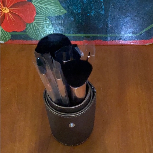 Pure Cosmetic 8 Makeup Brushes - Picture 4 of 5